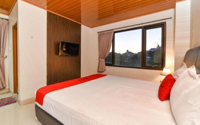 RedDoorz Near Lippo Plaza Sunset