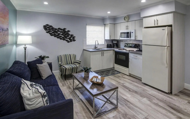 May-Dee Suites