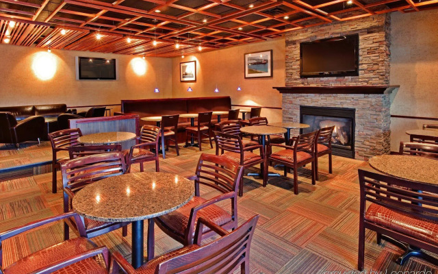 Four Points by Sheraton Point Edward Sarnia