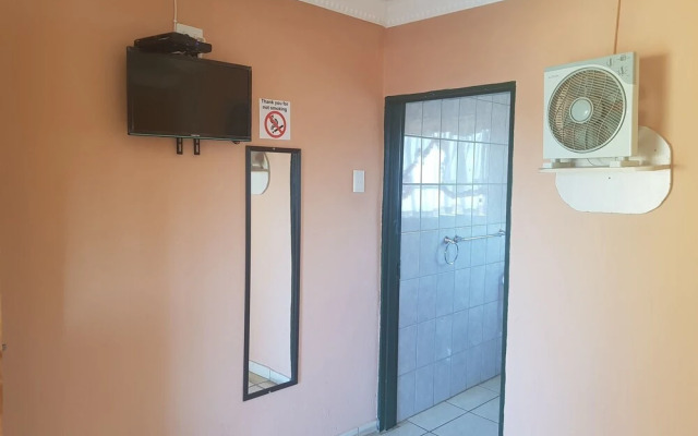 Msawawa Lodge & Pub