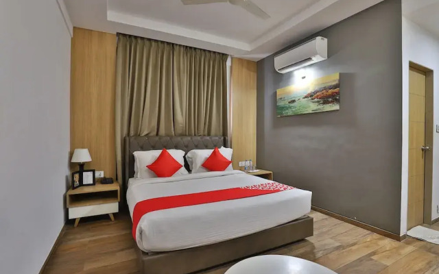 OYO 29305 Hotel Sanskruti Inn
