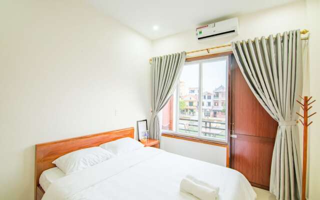 Au Lac Bar & Hostel