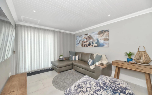 Spring Tide on 28 Main Struisbaai