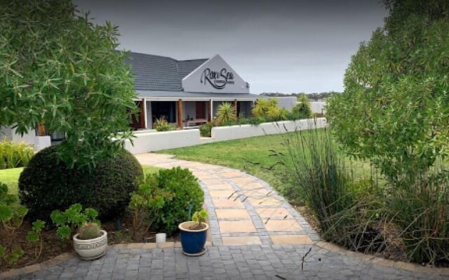 Rox and Sea Country Lodge