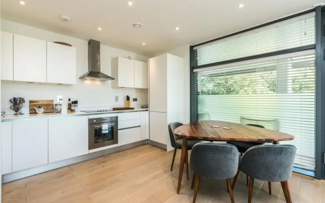 Stunning 2BD Flat Overlooking River Lea Hackney