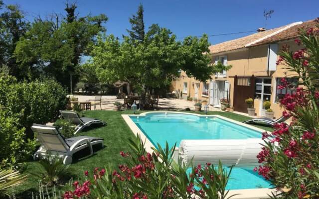 Appt 2 pieces dans Mas provençal