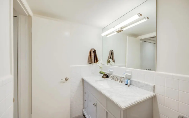 Updated Dtwn Naples Condo: Across From Beach!