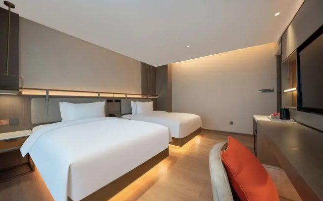 World Hotel (Jinan CBD Dingjiazhuang Subway Station)