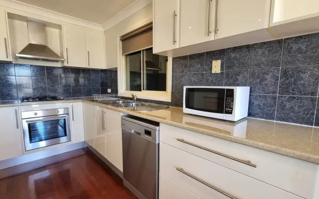 St Albans House - Spacious and Modern Home