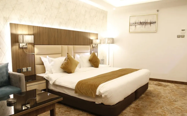 Dan Golden Hotel & Lounge