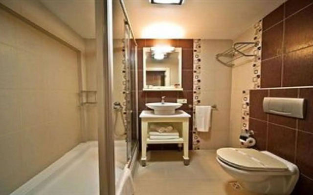 Royce Hotel