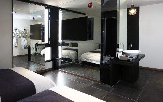 S& Hotel