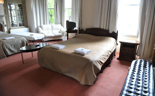 Thrums Hotel