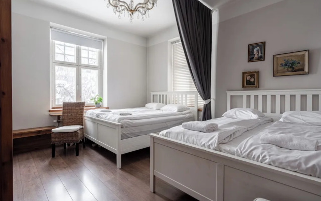 Historical Downtown Home with Parking and Steam Sauna