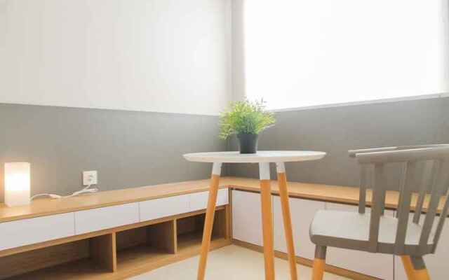 Studio Comfy Room at Oasis Apartment By Travelio