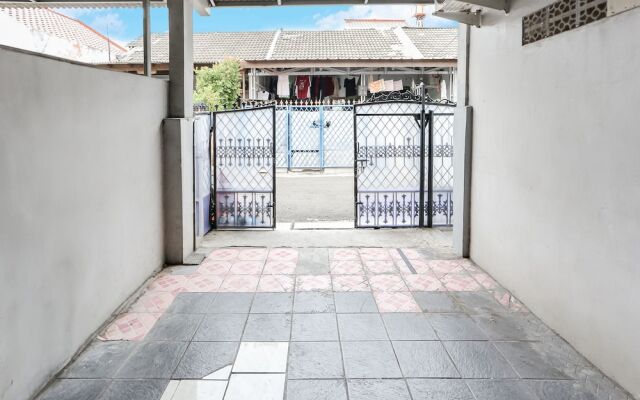 SPOT ON 93515 Pulo Gebang Guest House