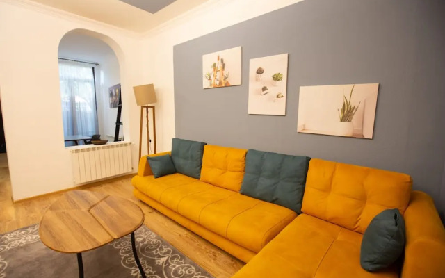Veranda House on Samreklo 25