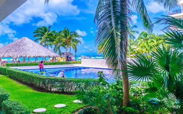 Beautiful Ground Floor Two Bedroom Suite at Ixchel