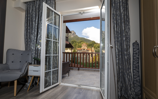 Famissi Eden Hotel