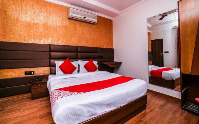 OYO 26589 Hotel Royal Town