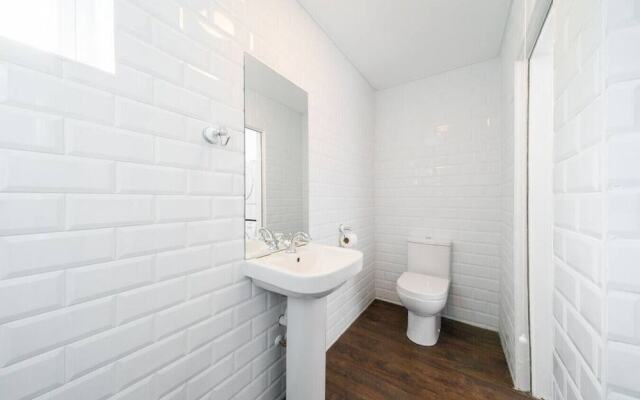 The Gate Lodge - Modern and Period Combined