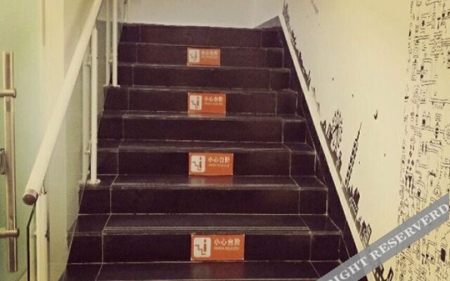 布丁酒店(南京大桥南路家乐福店)