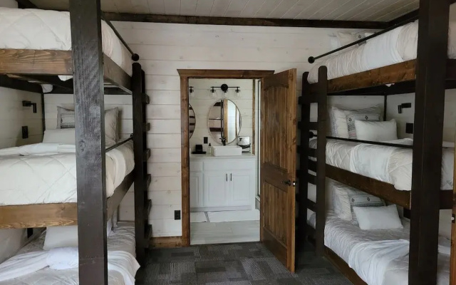Grits And Gravy 4 Bedroom Cabin by Redawning