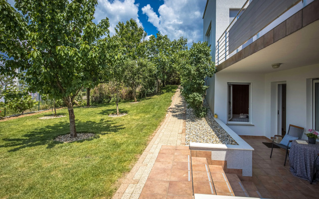 Terra Magica Deluxe Apartment OR Room with Private Parking, Terrace and Sea View