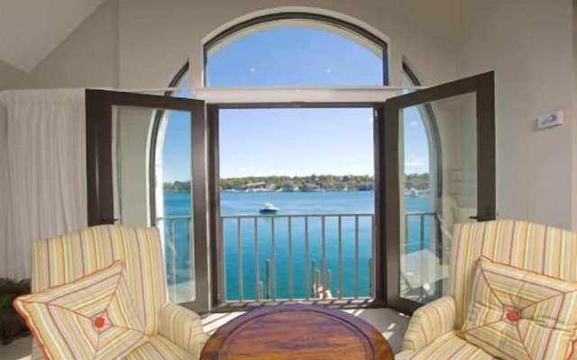 Edgewater Inn- Charlevoix