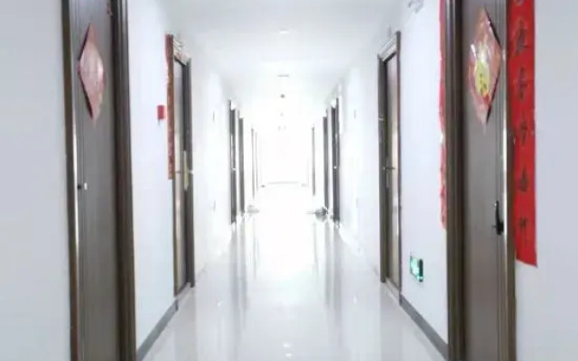 Sutian Homestay (Yuncheng Dongxing Upward Plaza)