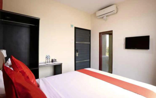 Blitz Hotel Batam Near Sultan Mahmud Ri'ayat Shah Mosque
