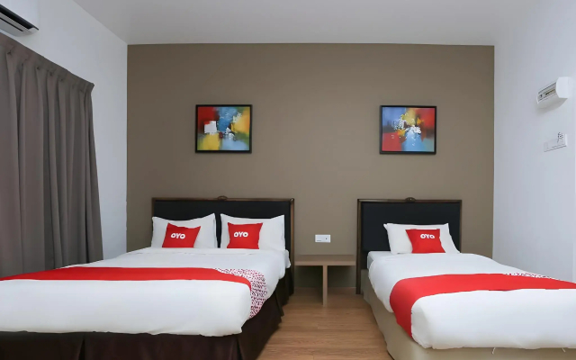 OYO 89915 East Mount Hotel