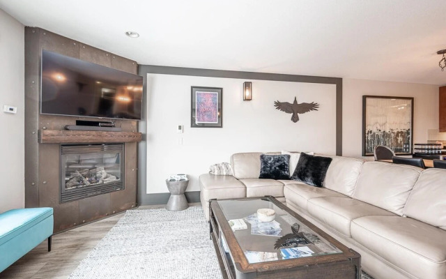 Talon's Reach - Luxury 3 Bdrm W/hot Tub & Mtn View