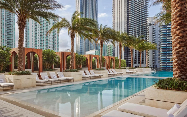 SLS LUX Brickell