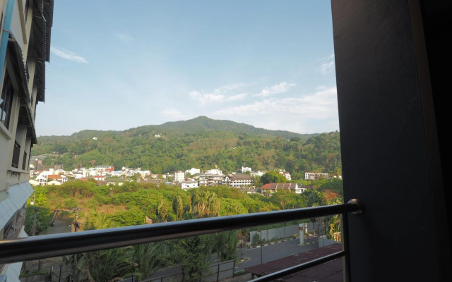 Alfresco Phuket Hotel