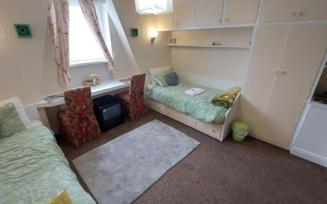 Tennyson Lodge