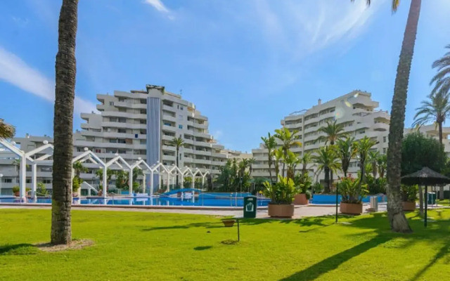 Belvilla by OYO Apartamento Benal Beach