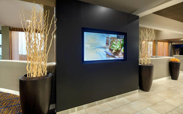 Courtyard by Marriott Addison Midway