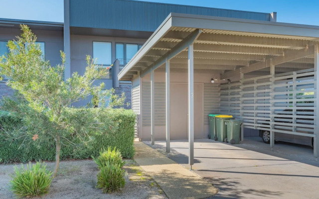 3 Bedroom Townhouse - Pool Access