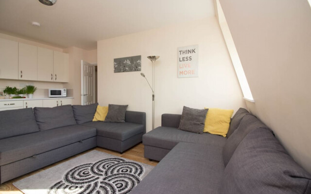 Stayzo Premiere Serviced Accommodation - 17