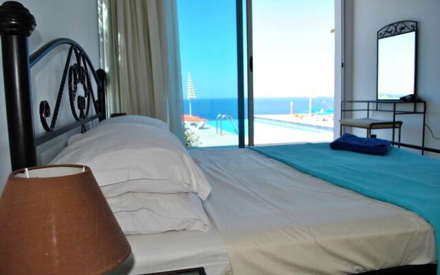 Villa Blue Horizon by Amy Villas
