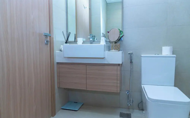 Bloomfields Deluxe STU Azizi Riviera