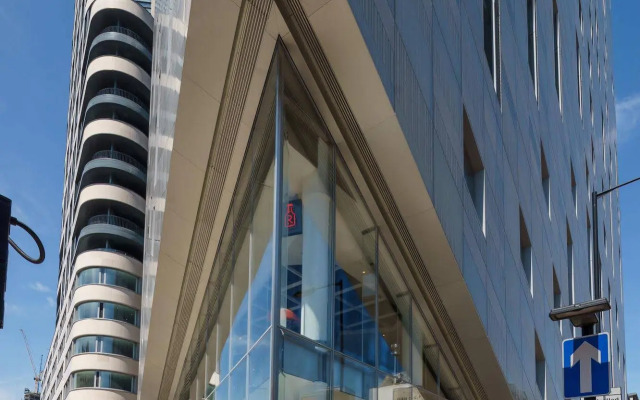 Montcalm East, Autograph Collection