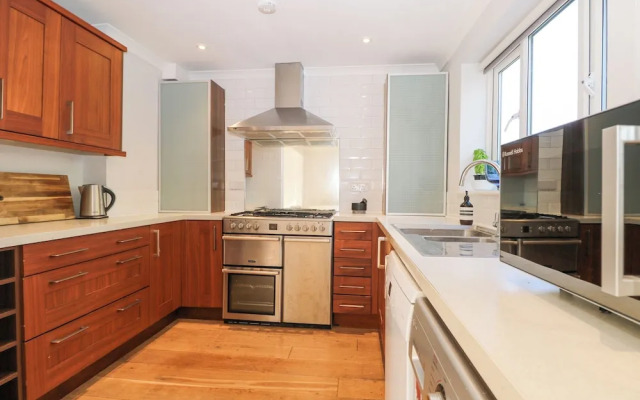 7 Daltons Place