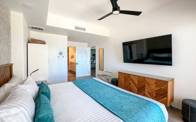 Luxury Ocean View Condo w Huge Deck