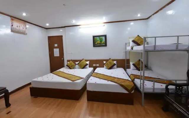 Lake Side Hostel