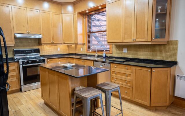 Chic 2BR near Little Italy 5min to Metro