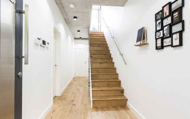 Sydney Townhouse with Parking and Deck