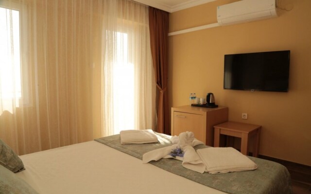 Hotel Room With Shared Pool Near Beach in Kusadasi