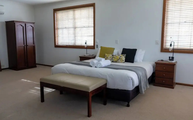 Bimbadgen Estate – Guest Rooms – Rothbury